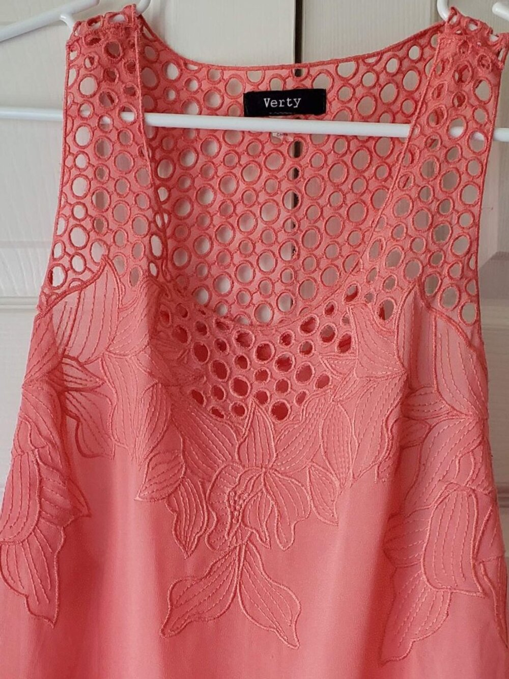 Verty pink Floral embroidered eyelet tank top size L